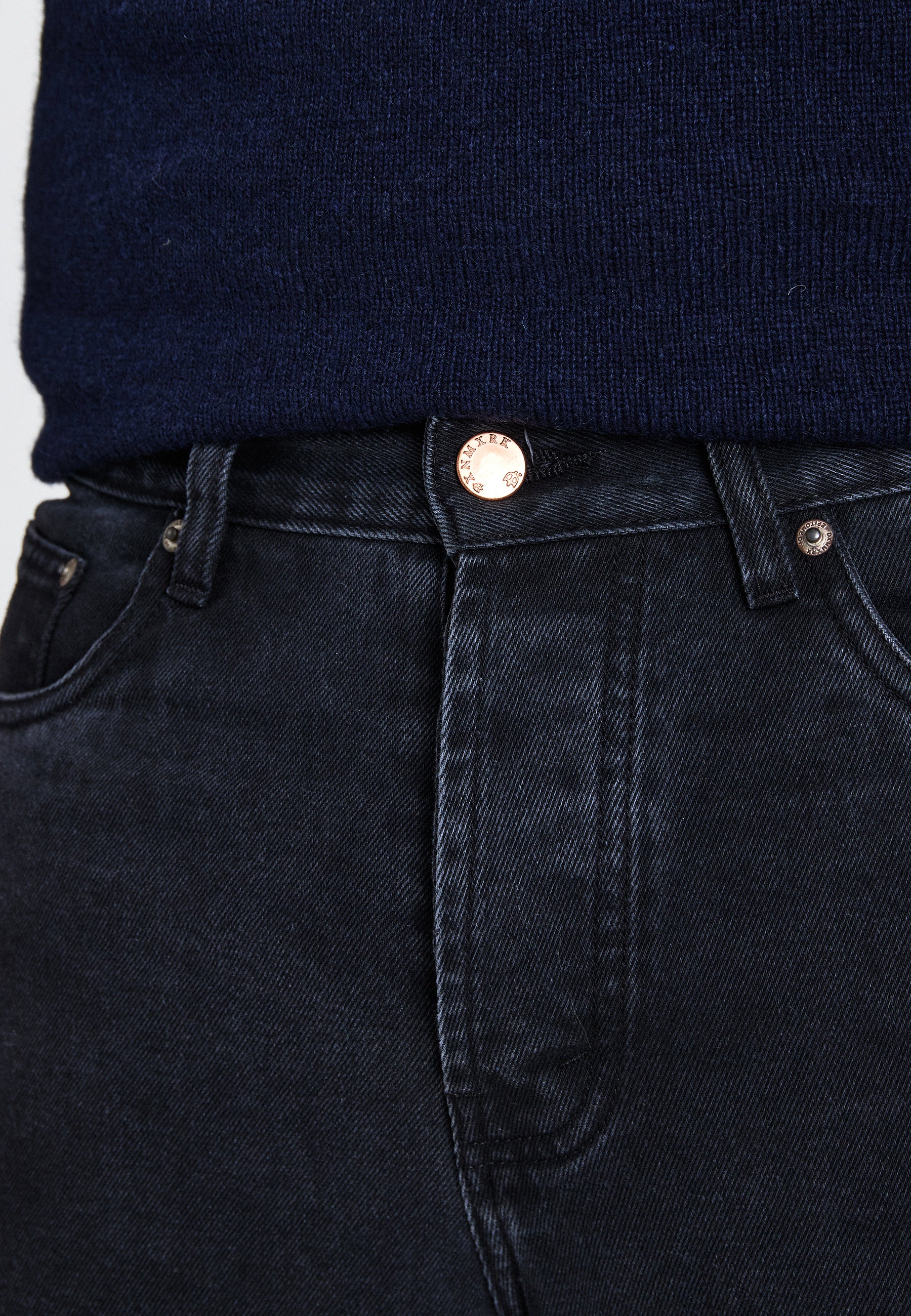 DXNMXRK. DX-Eamon Outlet Black