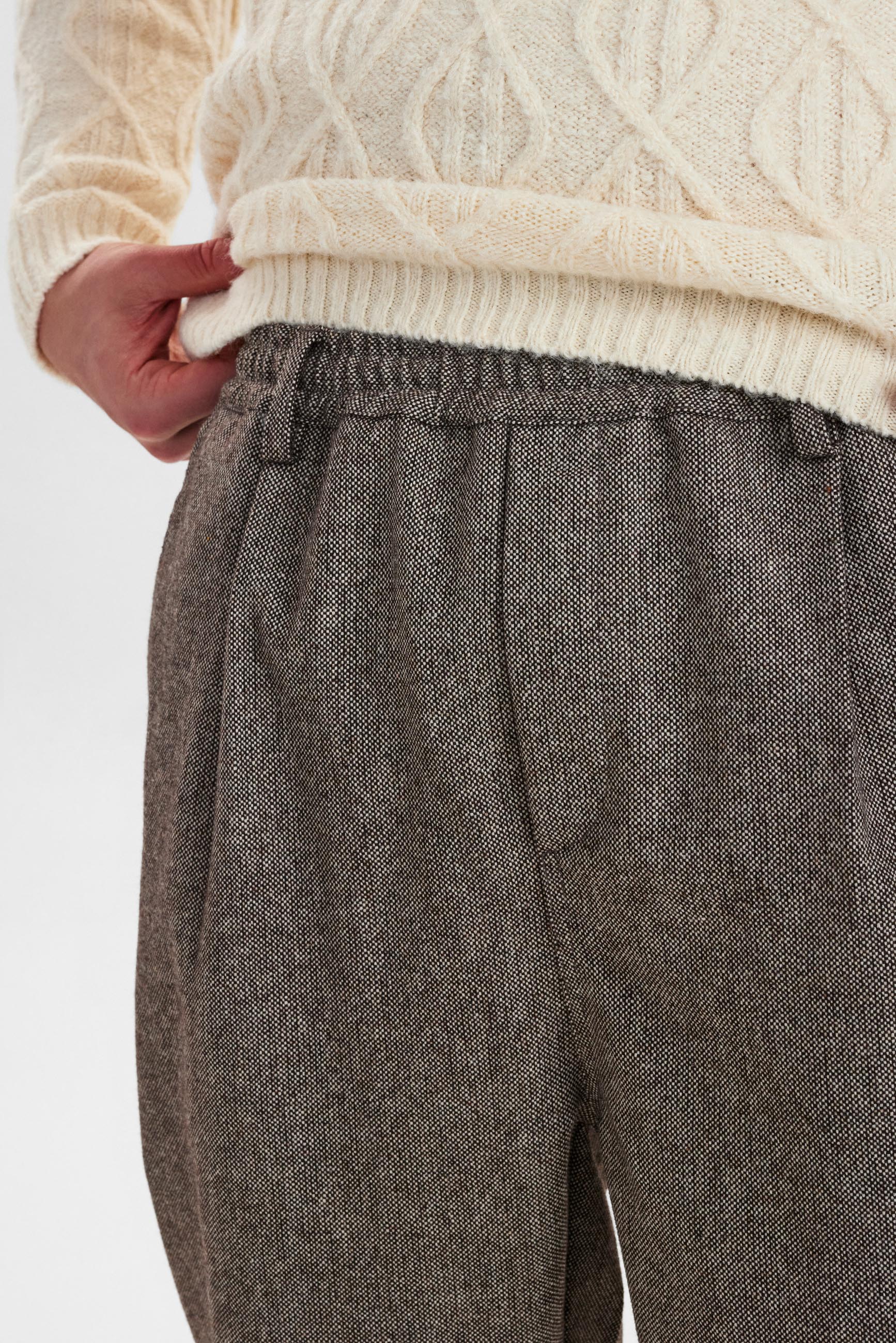 DXNMXRK. DX-Eik Outlet Dark Brown