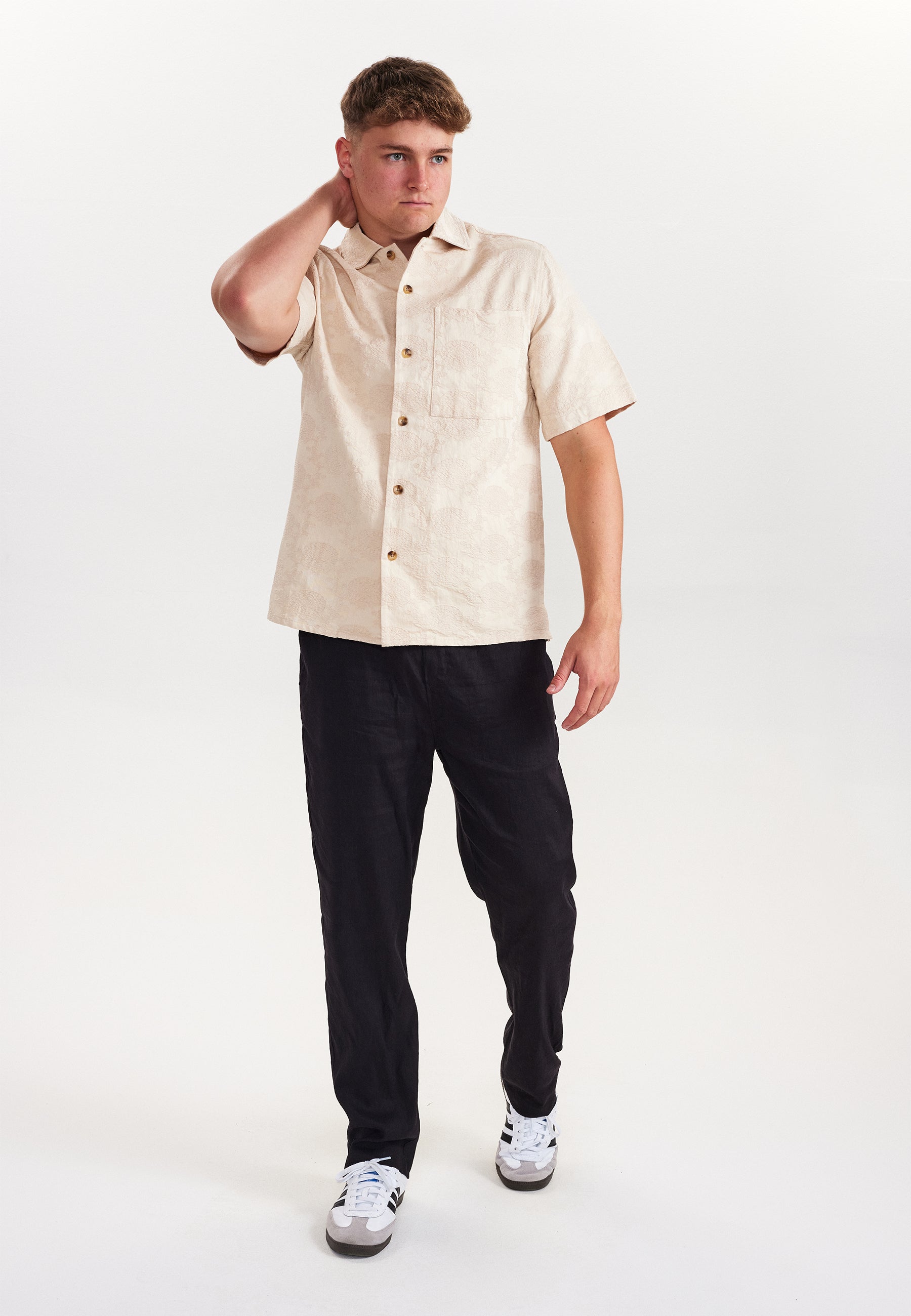 DXNMXRK. DXfaaris Outlet Beige