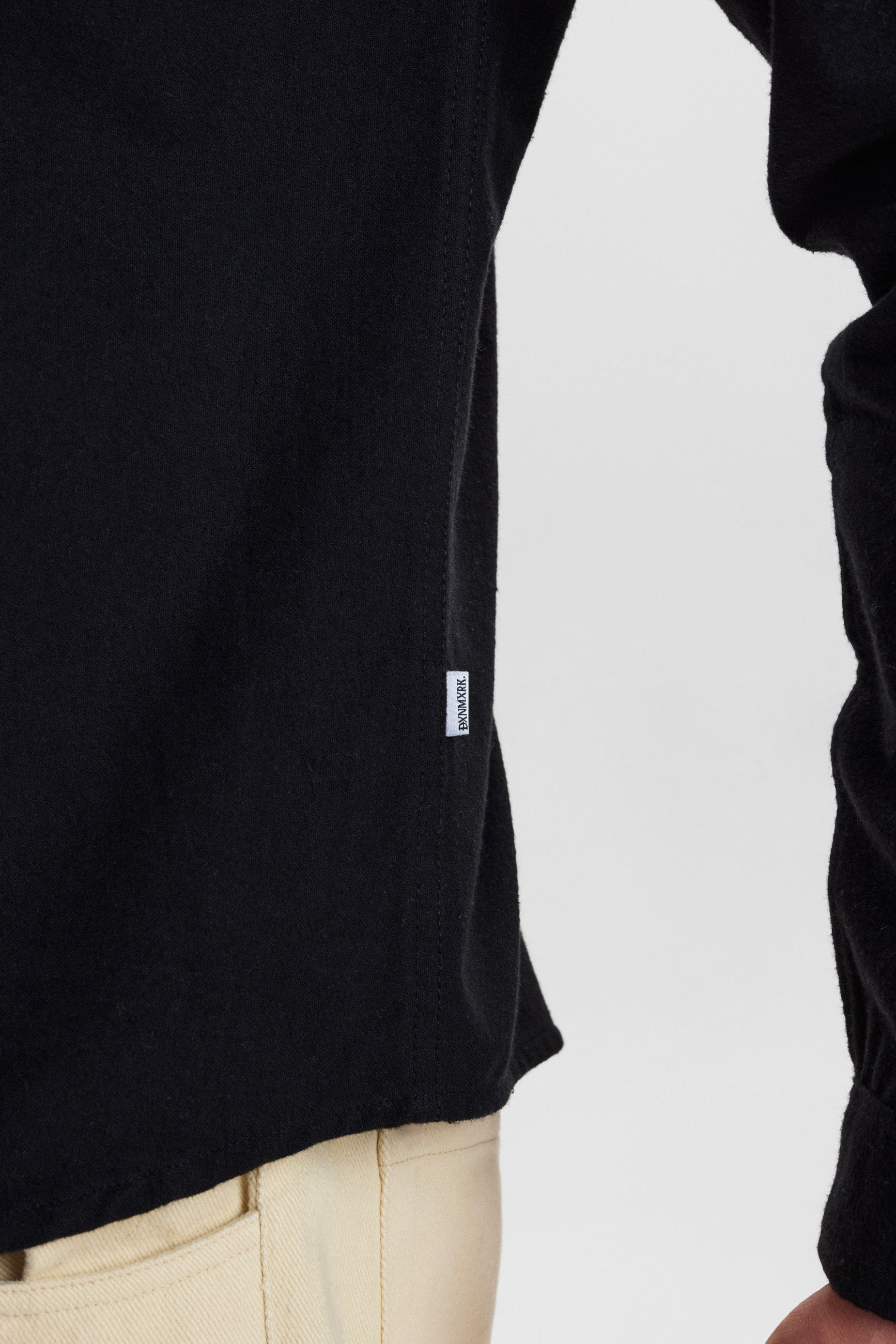 DXNMXRK. Derry Outlet Black