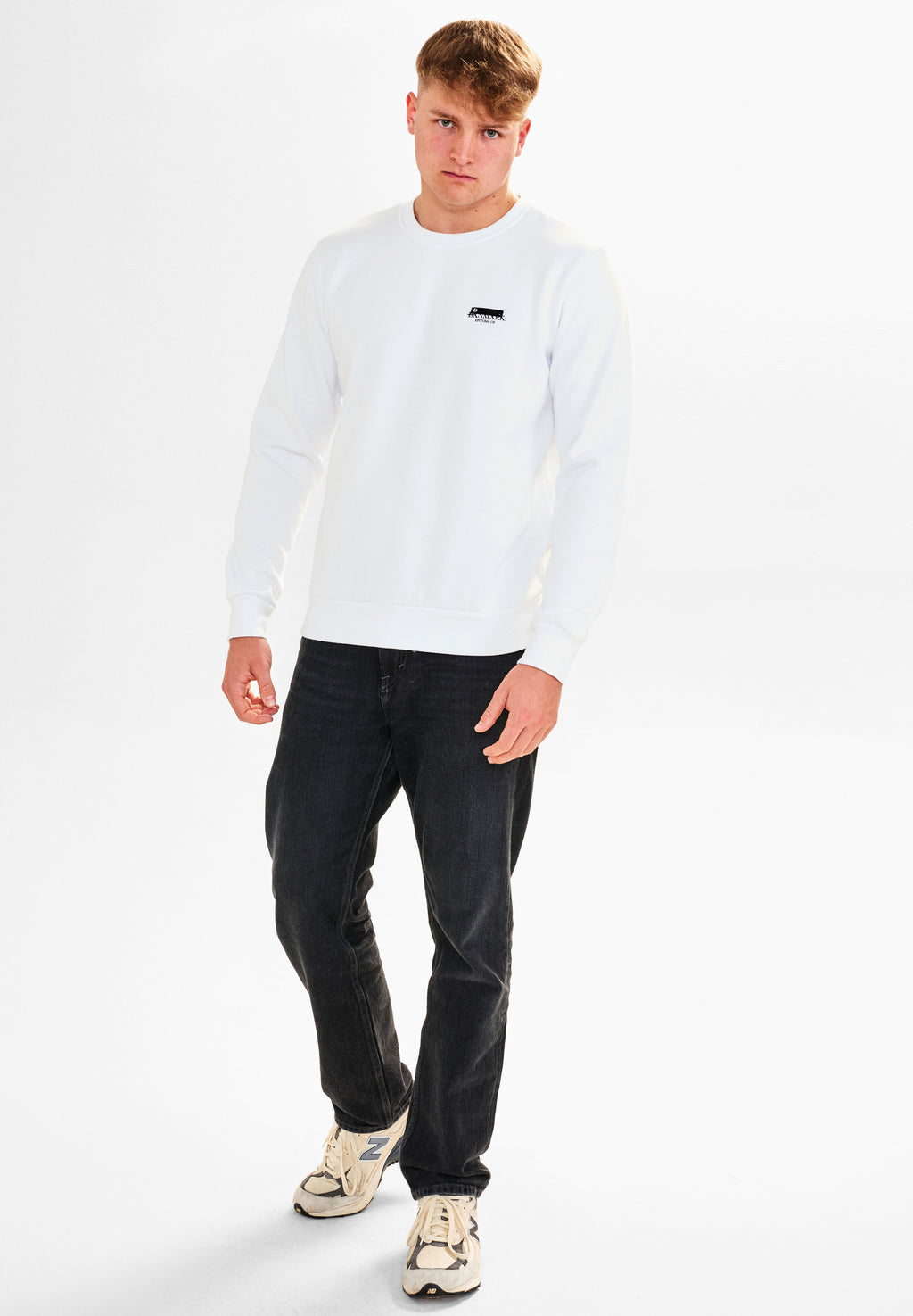 DXNMXRK. DX-Birk Sweat White